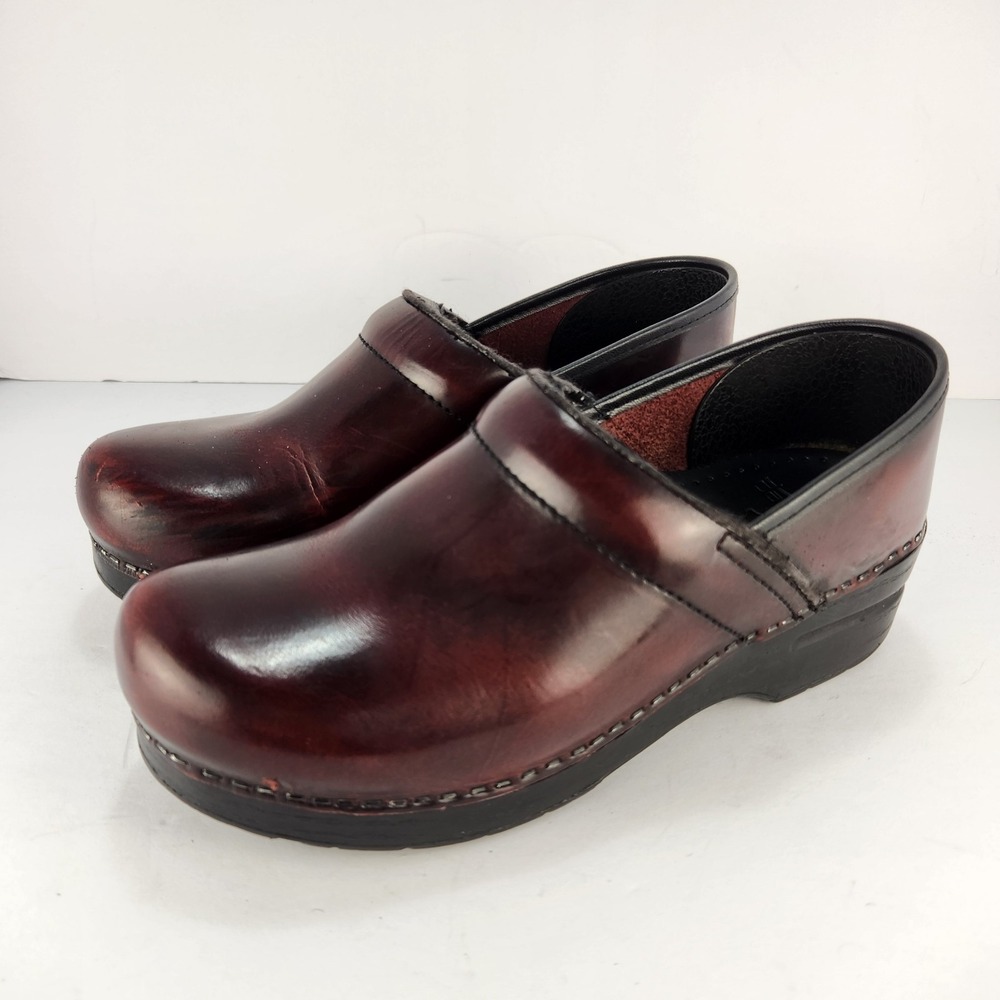 Dansko Women's 39 Burgundy Leather Professional Clogs Slip On Comfort Shoes